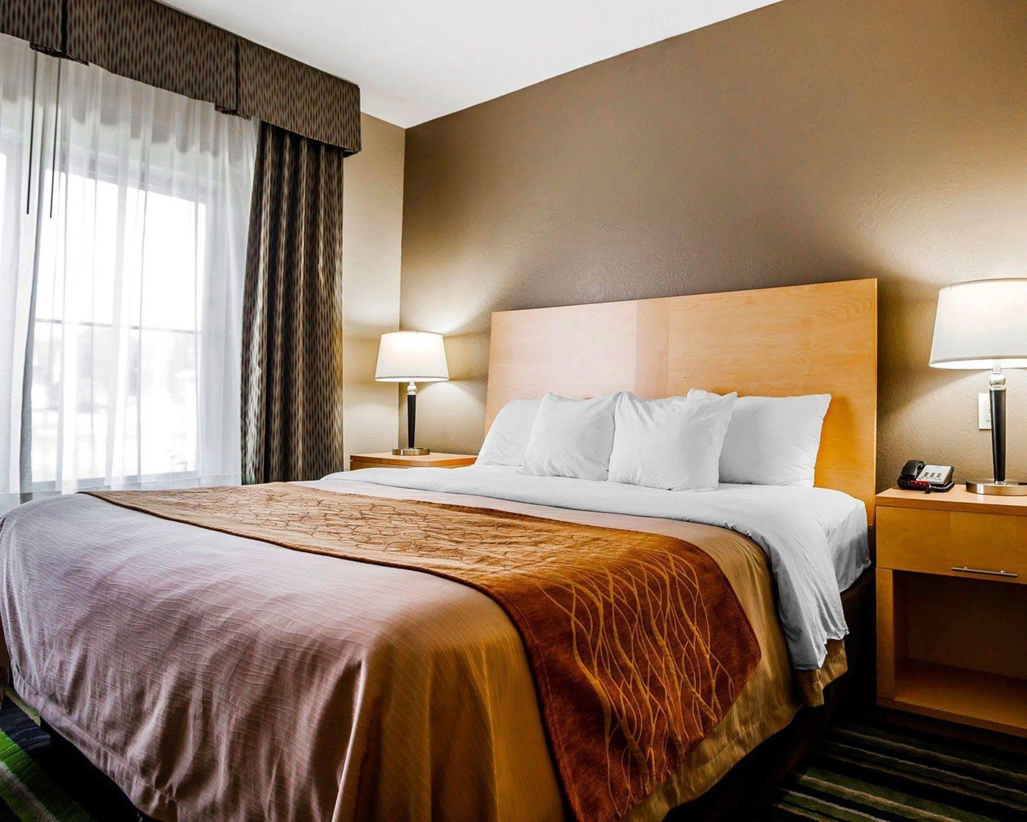 Comfort Inn Kansas City / Airport Exterior foto