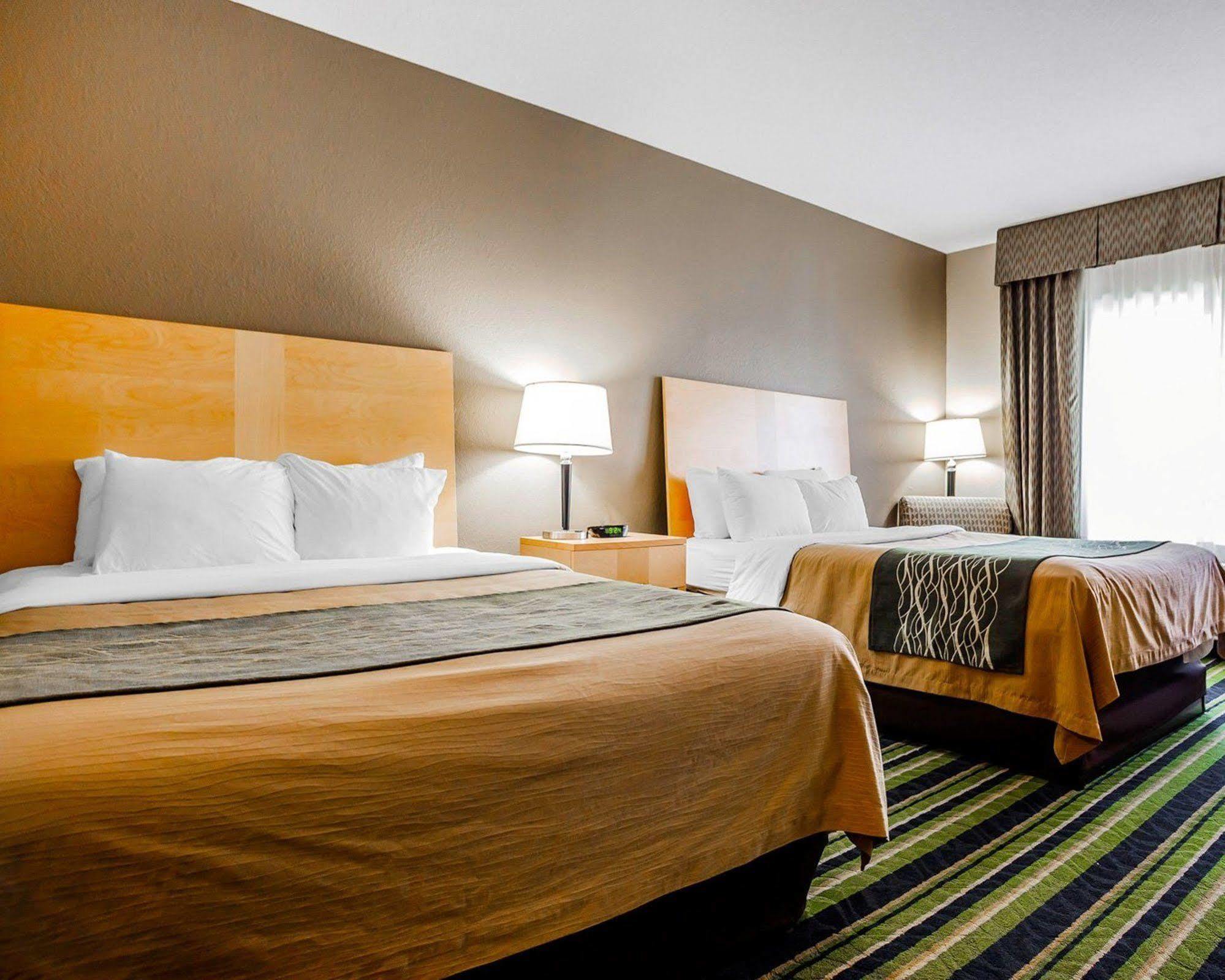 Comfort Inn Kansas City / Airport Exterior foto